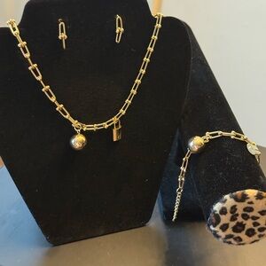 Elegant Gold Jewelry Set